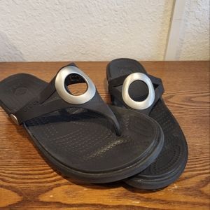 CROCS Sanrah Wedge Flop Sandals Women Size 9W Black